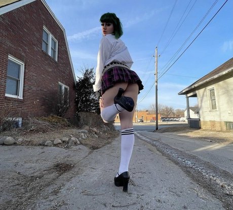 Wornnout naked model pictures