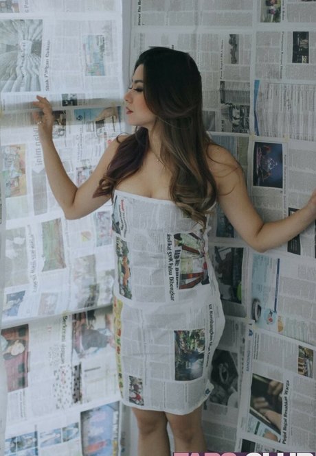 Flo The Bunny naked model pic