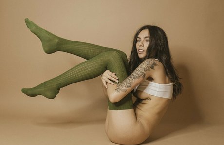 Itshades porn model archive