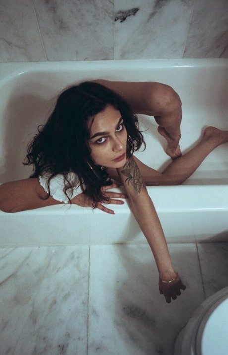 Itshades model xxx galleries