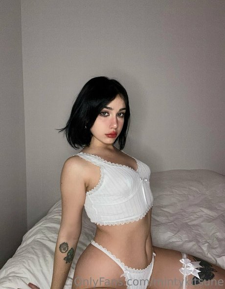 Minty Kitsune high quality actress pic