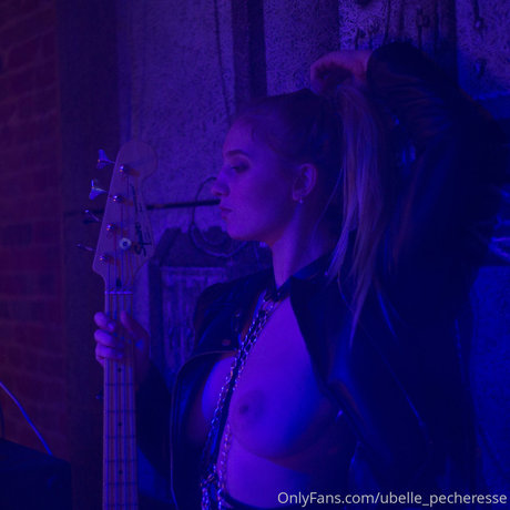 belle pecheresse erotic model picture