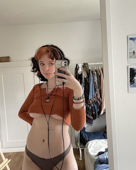 oatmilk6374 model beautiful photo