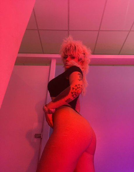 heavymetalmaniak nude model pictures