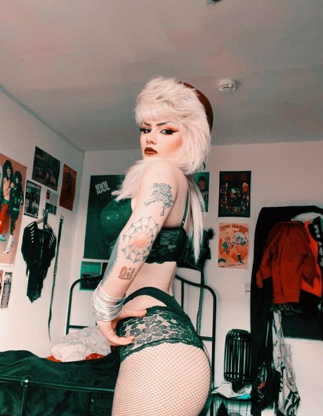 heavymetalmaniak sexy star img