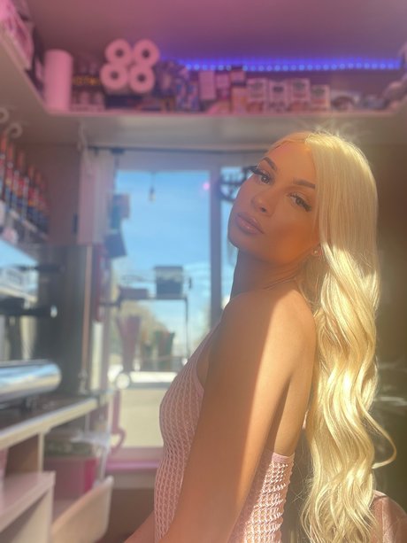 Dream Girl Koko top model pic