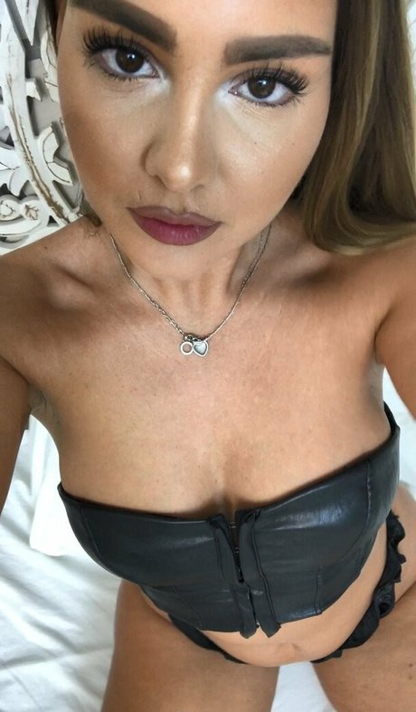 Big B ty Queen art actress pic