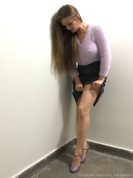 Rita Faltoyano model porn photo