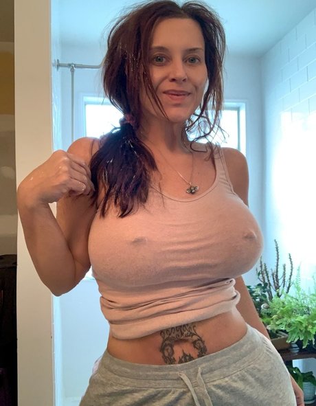 HoneyBeeZone pornstar free photo