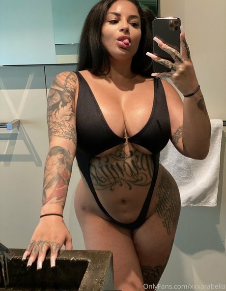 BIG BOOTY LATINA nude pornstar photo