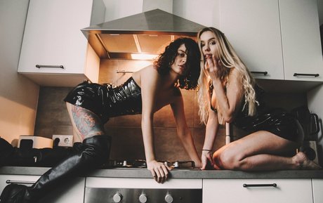 Dilnora top star pics