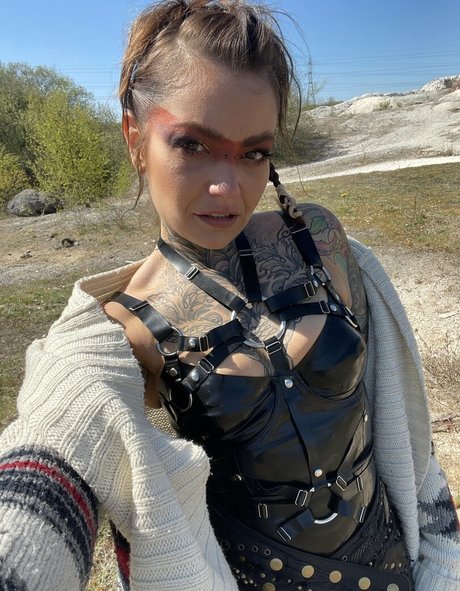 Nikky French naked star pic