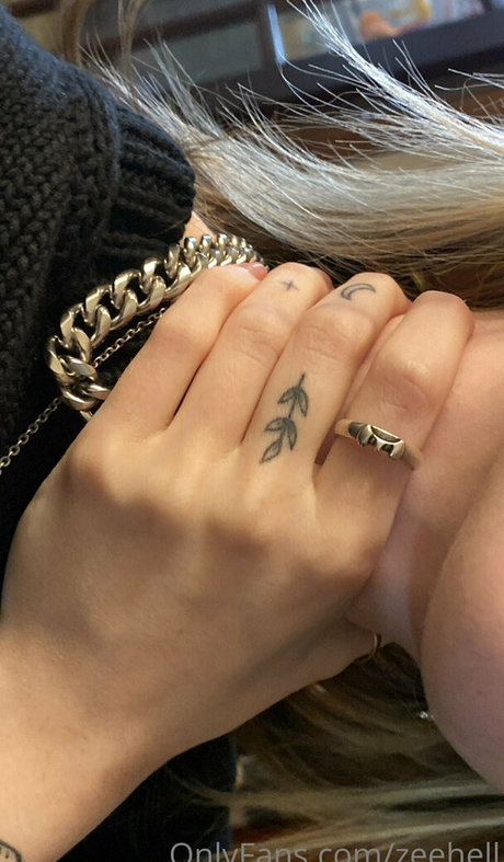 ZeeHell sexy pornstar pics