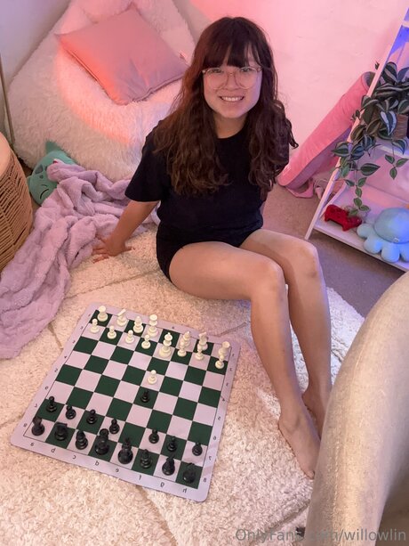 Willowlin model exclusive photo