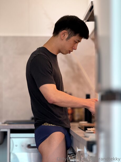 Peterandtekky model adult photos