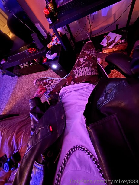 Icy Mikey888 pornstar exclusive img