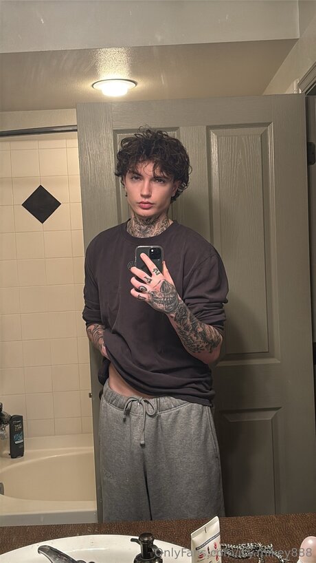 Icy Mikey888 model high quality images