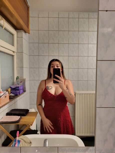 Ashley Dwm star sexy picture