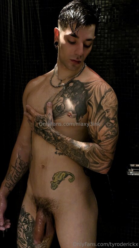 Tyroderickx adult model pics