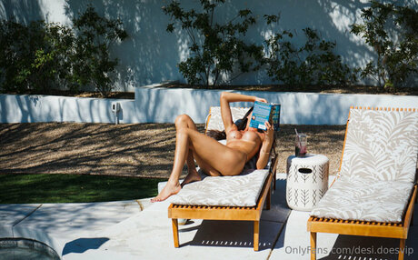 Desi Doesvip naked pornstar pic