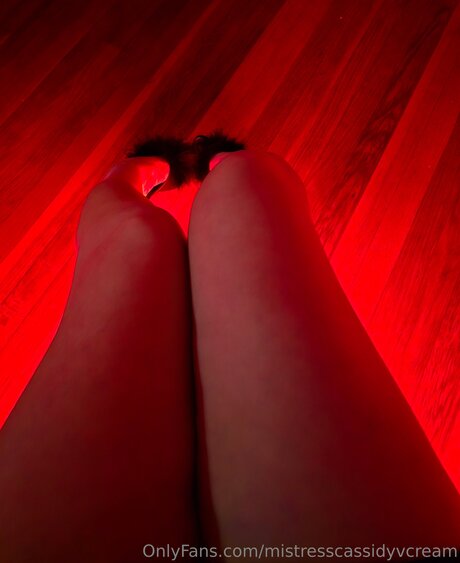 Mistresscassidyvcream naked model images