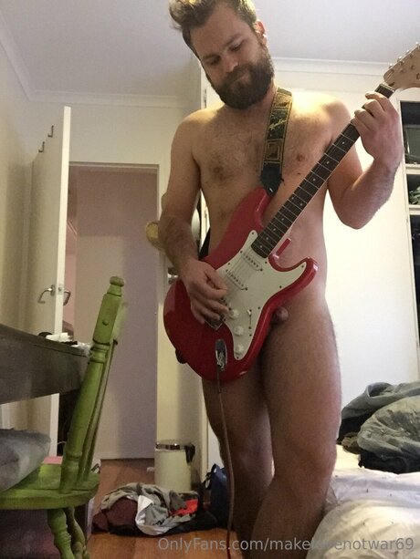 Makelovenotwar69 exclusive star pic