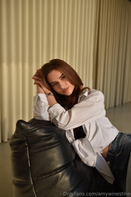 Amywinestine pornographic model picture