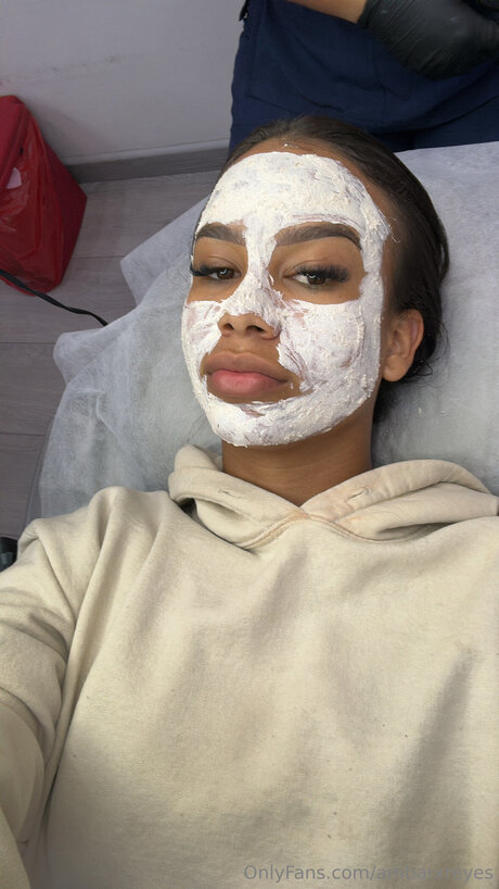 Ambarxreyes nude pornstar image