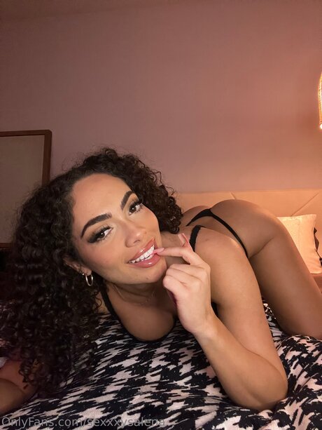 Sexxxyyselena nude model pics