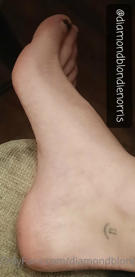 Diamondblondienorris model sexy pictures