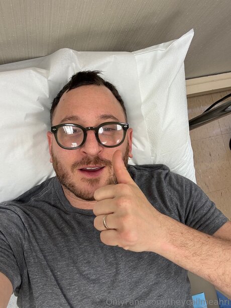 Theycallmeahri star top archive