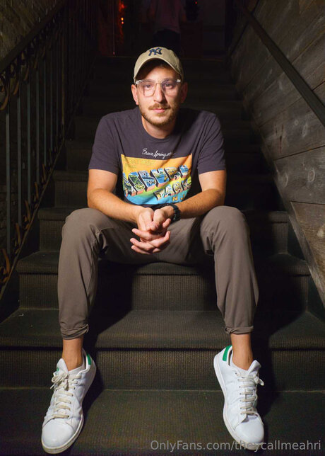 Theycallmeahri naked actress image