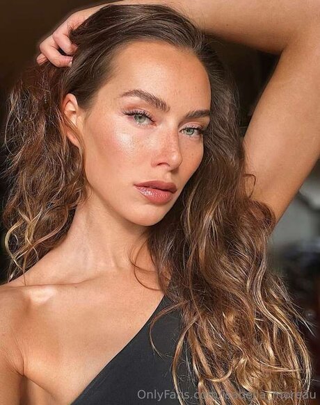 Isabella Moreau nude model photos