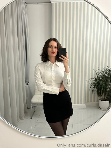 Curls Dasein sexy pornstar image