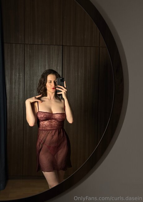 Curls Dasein pretty actress gallery