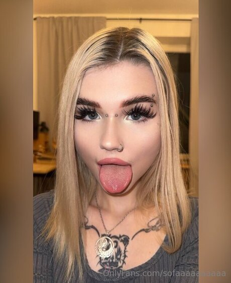 Sofaaaaaaaaaa nude model pic