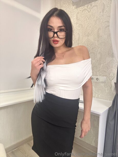 Julianna Sweet naked star pics