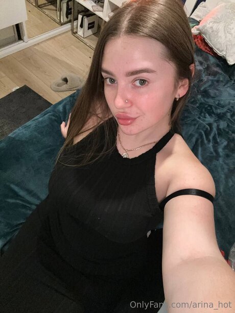 Arina Hot pretty pornstar img