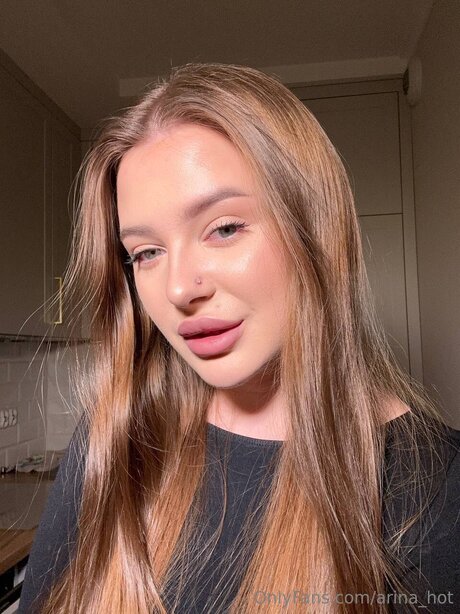 Arina Hot free actress galleries