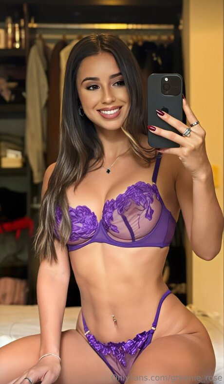 Greenie Rose model nude picture