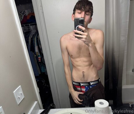 Kylesfree nudes actress photo