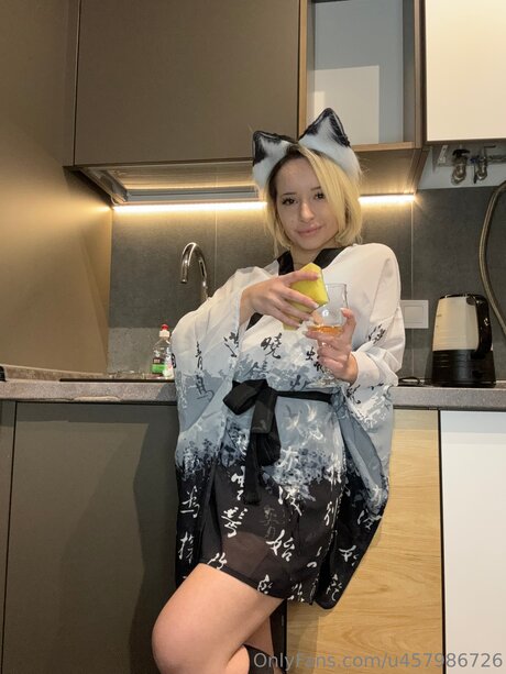 Little Evelyn erotic star image