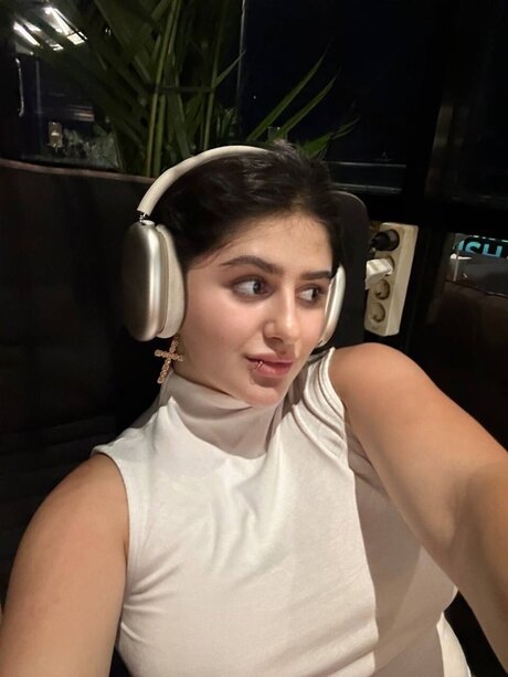 Kris Juicy model adult photo