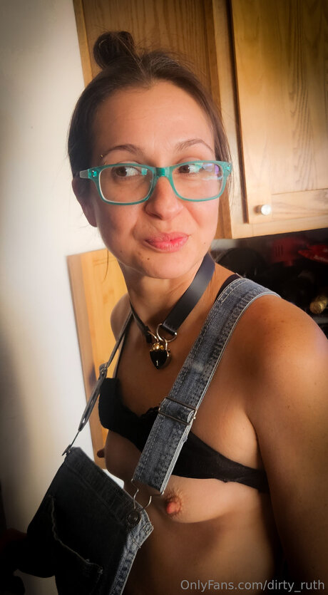 Dirty Ruth naked pornstar photos
