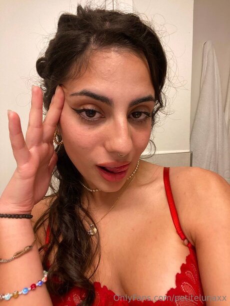 Petitelunaxx hot pornstar pics