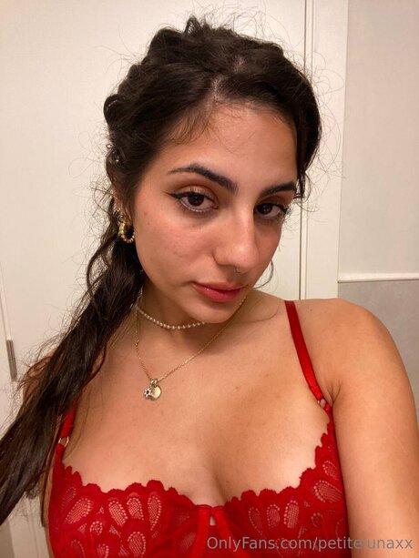 Petitelunaxx naked star img