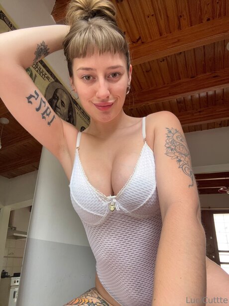 Lucicuttte nude model pic