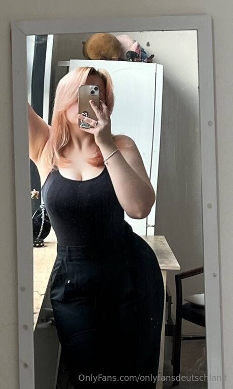 Onlyfansdeutschland model naked pictures