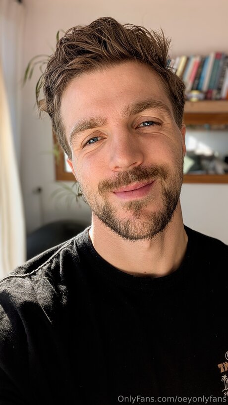 Oeyonlyfans star pornographic pics