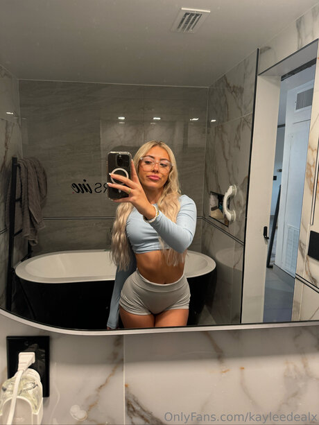 Blondemommyx star art gallery